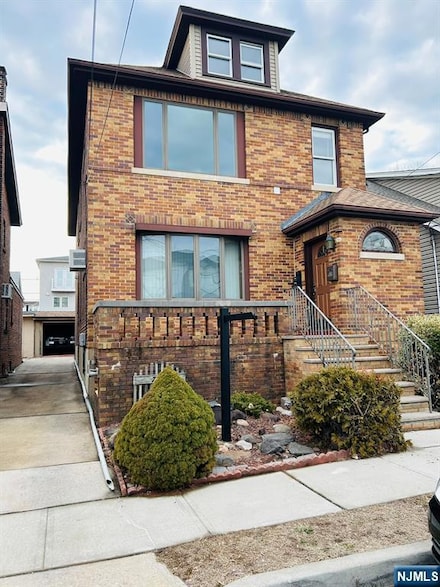 711 4th St, Secaucus, NJ 07094