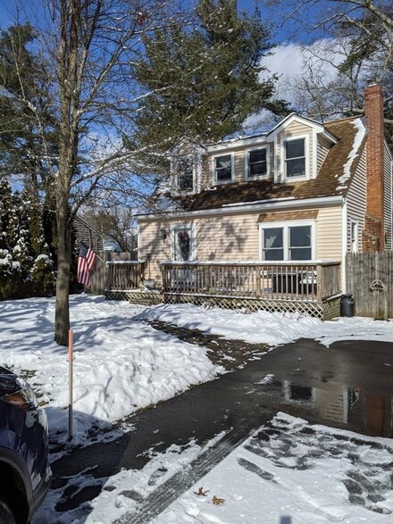 33 Cedar Dr, Carver, MA 02330