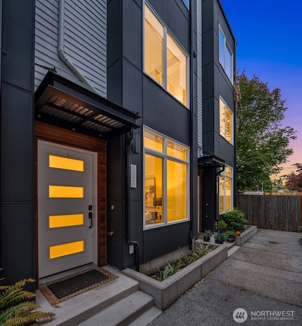 9553 Ashworth Ave N Unit B, Seattle, WA 98103