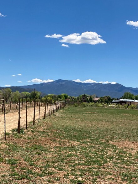 806 Camino Anglada, Taos, NM 87571