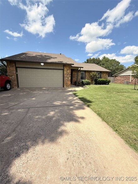 11017 E 98th St N, Owasso, OK 74055