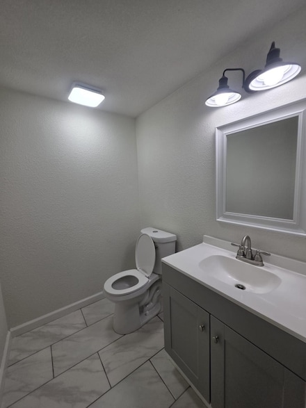 1513 Skyline Dr, River Oaks, TX 76114