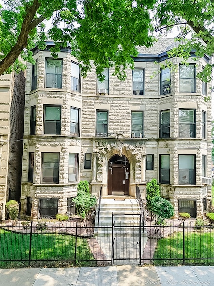 6037 S Champlain Ave, Chicago, IL 60637