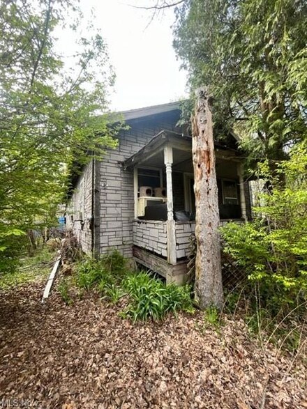 2270 W River Rd, Newton Falls, OH 44444
