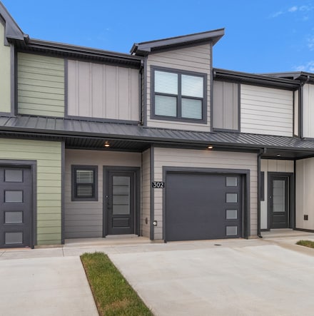 302 Jonathan Wade Cir, Clarksville, TN 37043