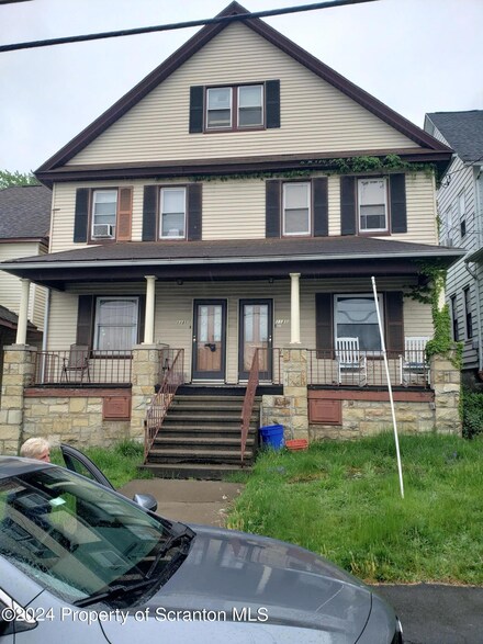 1131 W Locust St, Scranton, PA 18504