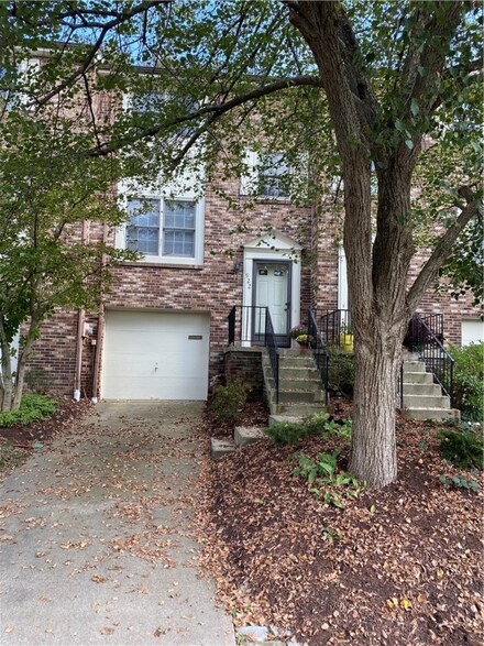922 River Oaks Dr Unit 209, Pittsburgh, PA 15215