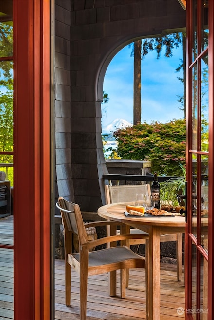 8081 W Mercer Way, Mercer Island, WA 98040