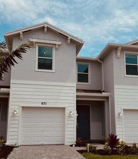 671 SE Lake Falls St, Port Saint Lucie, FL 34986