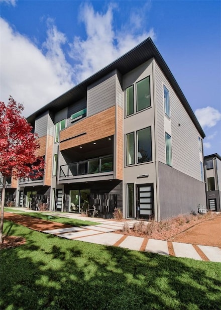 216 NW 9th St, Bentonville, AR 72712