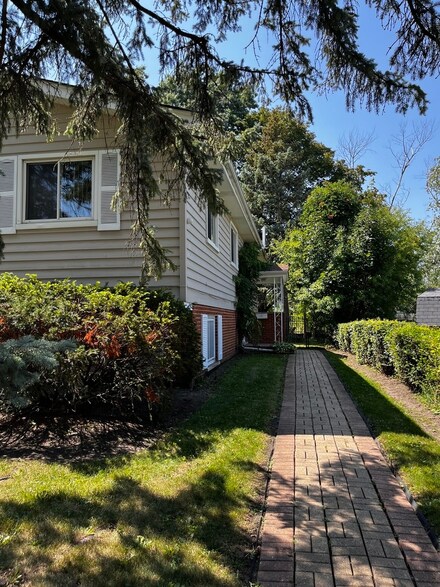 314 N Brashares Dr, Addison, IL 60101
