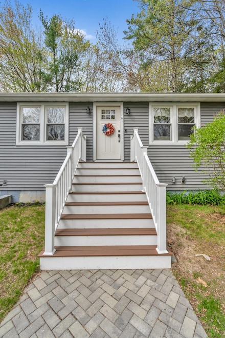 61 Fern Park Ave, Old Orchard Beach, ME 04064