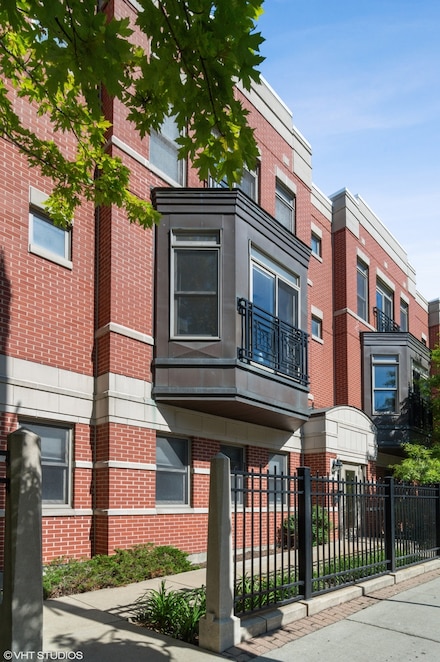 1425 S Halsted St Unit 2B, Chicago, IL 60607