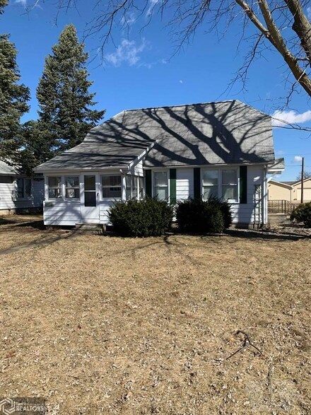 309 Center St, Middletown, IA 52638