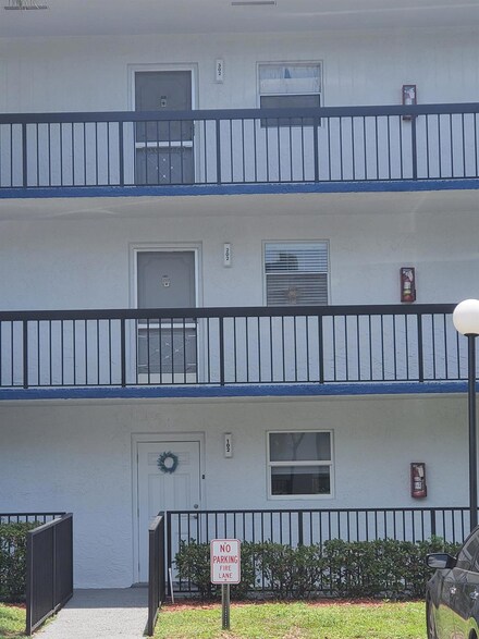 3140 Holiday Springs Blvd Unit 9-302, Margate, FL 33063