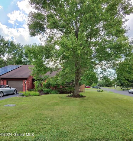 114 Meadowbrook Dr, Slingerlands, NY 12159