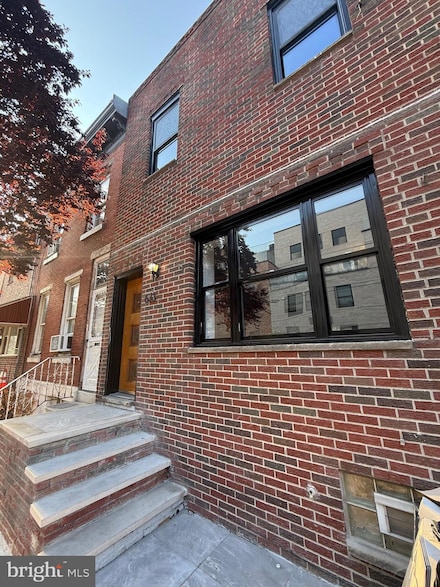 633 Moore St, Philadelphia, PA 19148