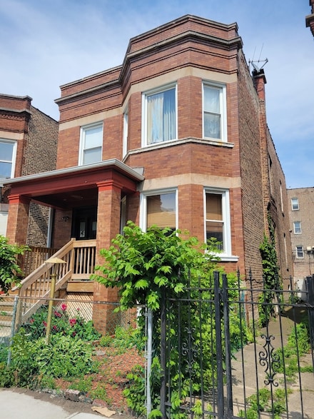 7125 S Cornell Ave, Chicago, IL 60649