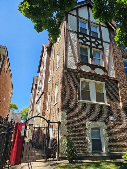 6450 N Troy St Unit 3E, Chicago, IL 60645