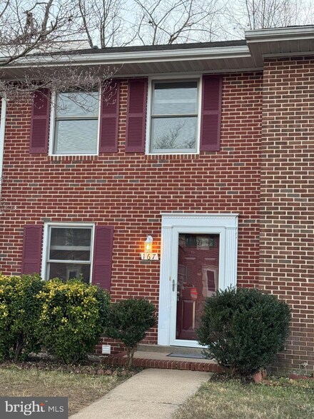 167 Farrell Ln, Fredericksburg, VA 22401