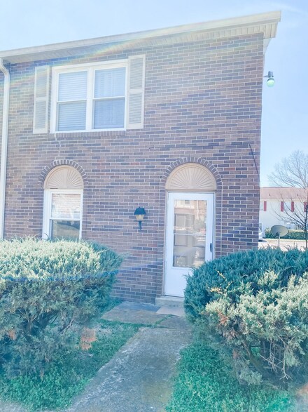 1301 Neelys Bend Rd Unit 18, Madison, TN 37115