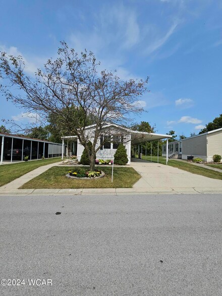 203 Pinewood Cir, Lima, OH 45804