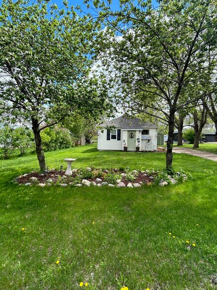 411 E Main St, Ethan, SD 57334