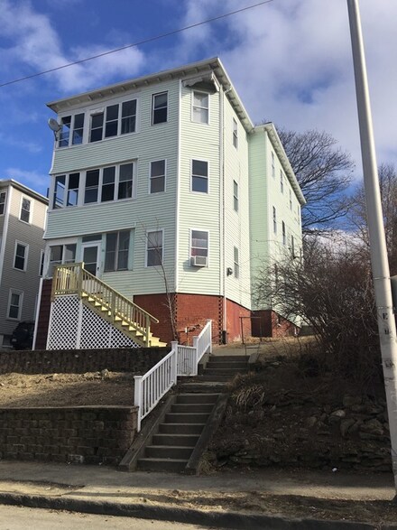 46 Everard St, Worcester, MA 01605