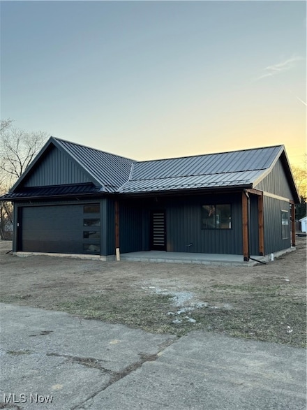 597 S 12th St, Coshocton, OH 43812