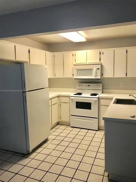 9810 Hammocks Blvd Unit 202, Miami, FL 33196