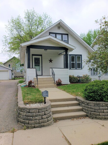 408 2nd St NE, Waseca, MN 56093