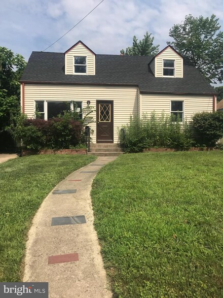 77 Pennwood Dr, Ewing, NJ 08638