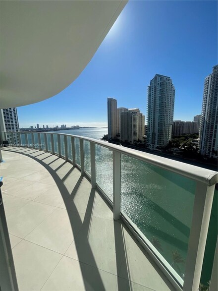 300 S Biscayne Blvd Unit T1408, Miami, FL 33131