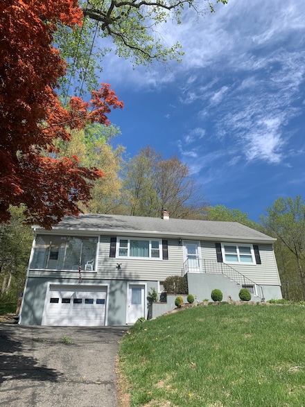 35 Mist Hill Dr, New Milford, CT 06776