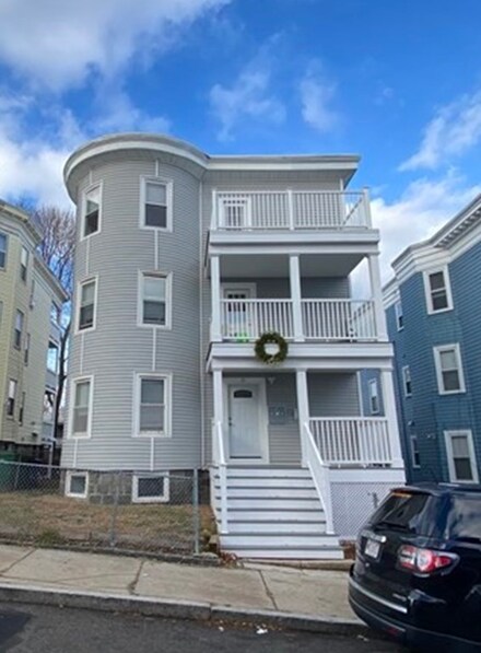 11 Fairmount St Unit 3, Dorchester Center, MA 02124