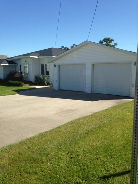 104 Ives St, Buxton, ND 58218