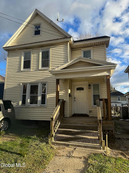 82 Haigh Ave, Schenectady, NY 12304