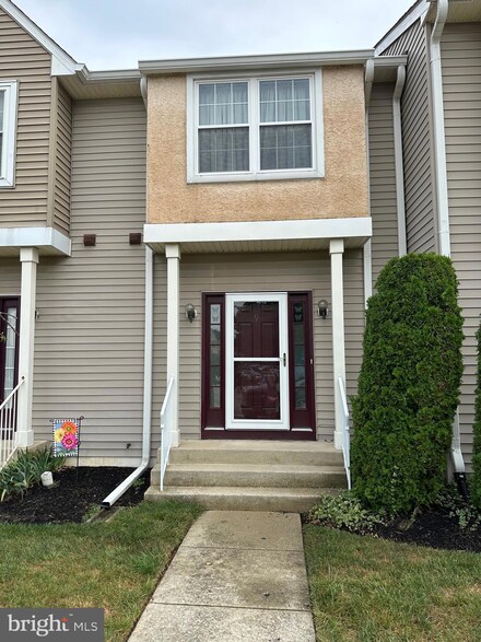 9 Winterberry Ct, Glassboro, NJ 08028