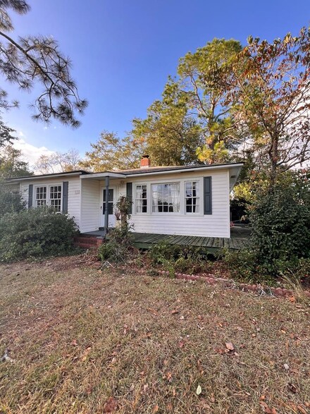 131 E Dasher St, Sycamore, GA 31790
