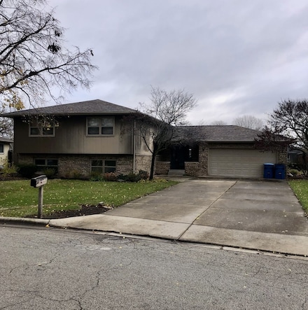 2705 Debo Dr, Peru, IL 61354