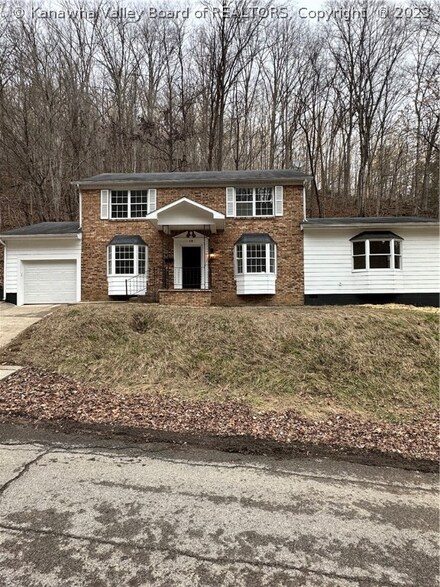 113 Mitchell St, Logan, WV 25601