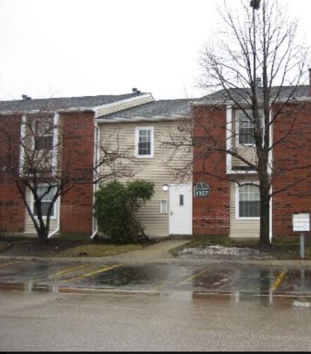 1357 E Wyndham Cir Unit 104, Palatine, IL 60074