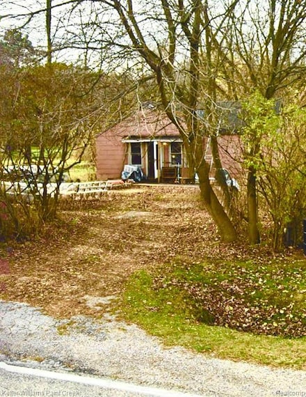 1811 Richman Rd, Kimball, MI 48074