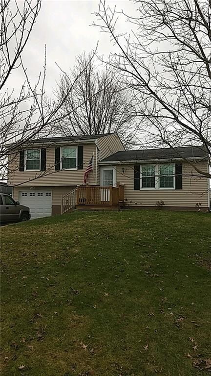 21 Fox Hollow Dr, Hamlin, NY 14464