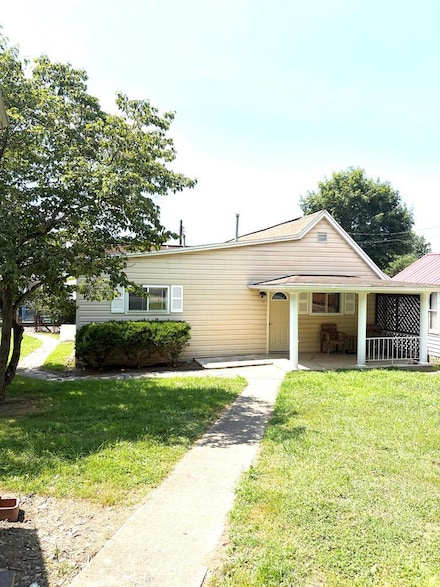 256 N Wells St, Sistersville, WV 26175