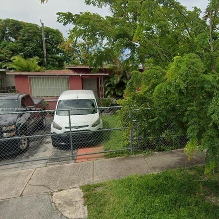 5271 SW 3rd St, Coral Gables, FL 33134