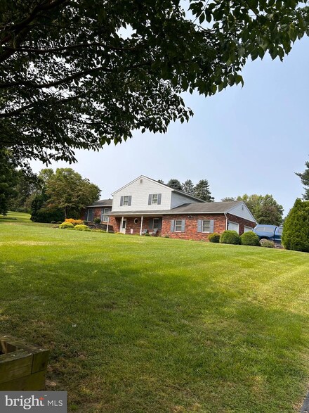 46 Cherokee Rd, Willow Street, PA 17584