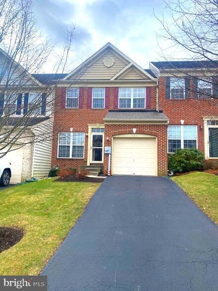 121 Penns Manor Dr, Kennett Square, PA 19348