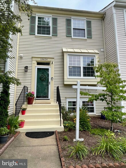 13624 Wildflower Ln, Clifton, VA 20124