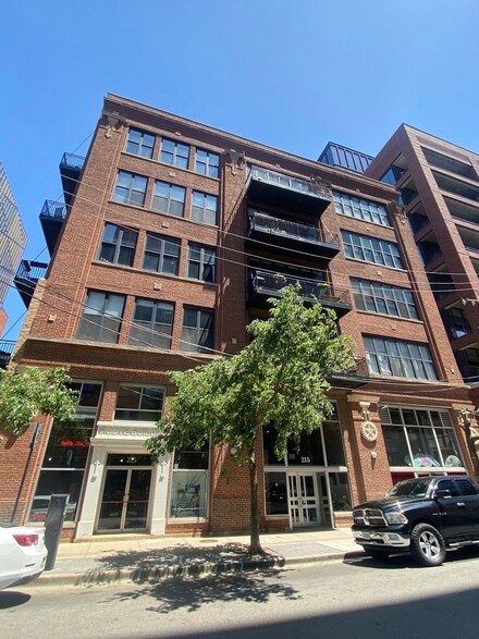 215 N Aberdeen St Unit 208B, Chicago, IL 60607